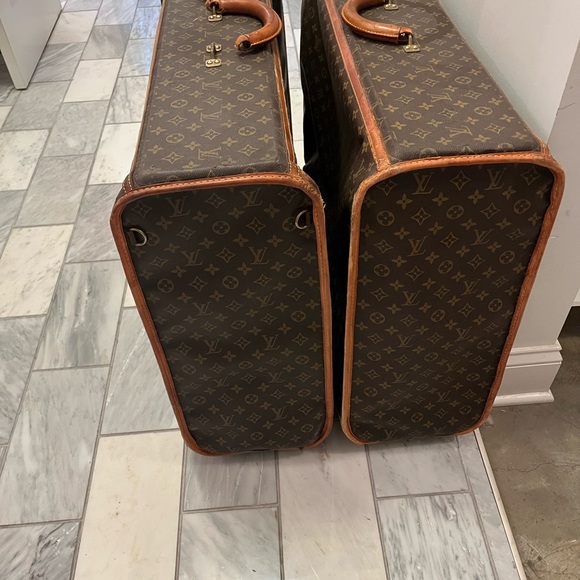 2 Louis Vuitton vintage rolling suitcases, comes w/ LV luggage tag and lock +key - Picture 9 of 15
